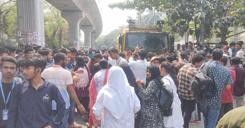 ধর্ষণ-নির্যাতনের প্রতিবাদে শাহবাগে ৩০ কলেজের শিক্ষার্থীরা