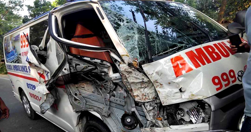 যশোরে অ্যাম্বুলেন্স-ভ্যান সংঘর্ষে নারী-শিশুসহ নিহত ৩