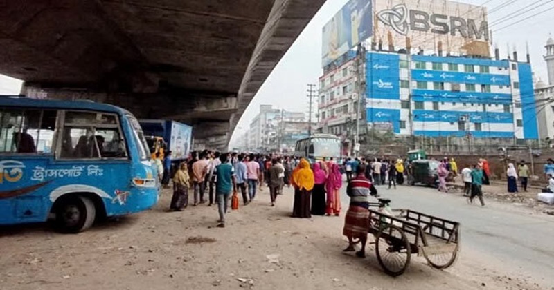 গাজীপুরে কারখানা শ্রমিকদের মহাসড়ক অবরোধ
