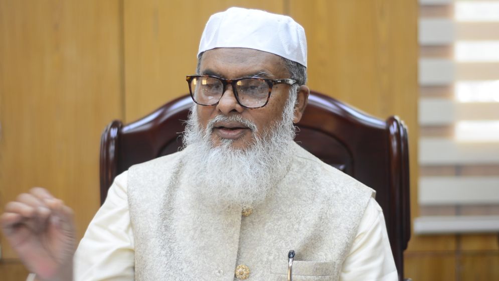 বাংলাদেশিদের জন্য ওমরা ভিসা বন্ধ হয়নি: ধর্ম উপদেষ্টা