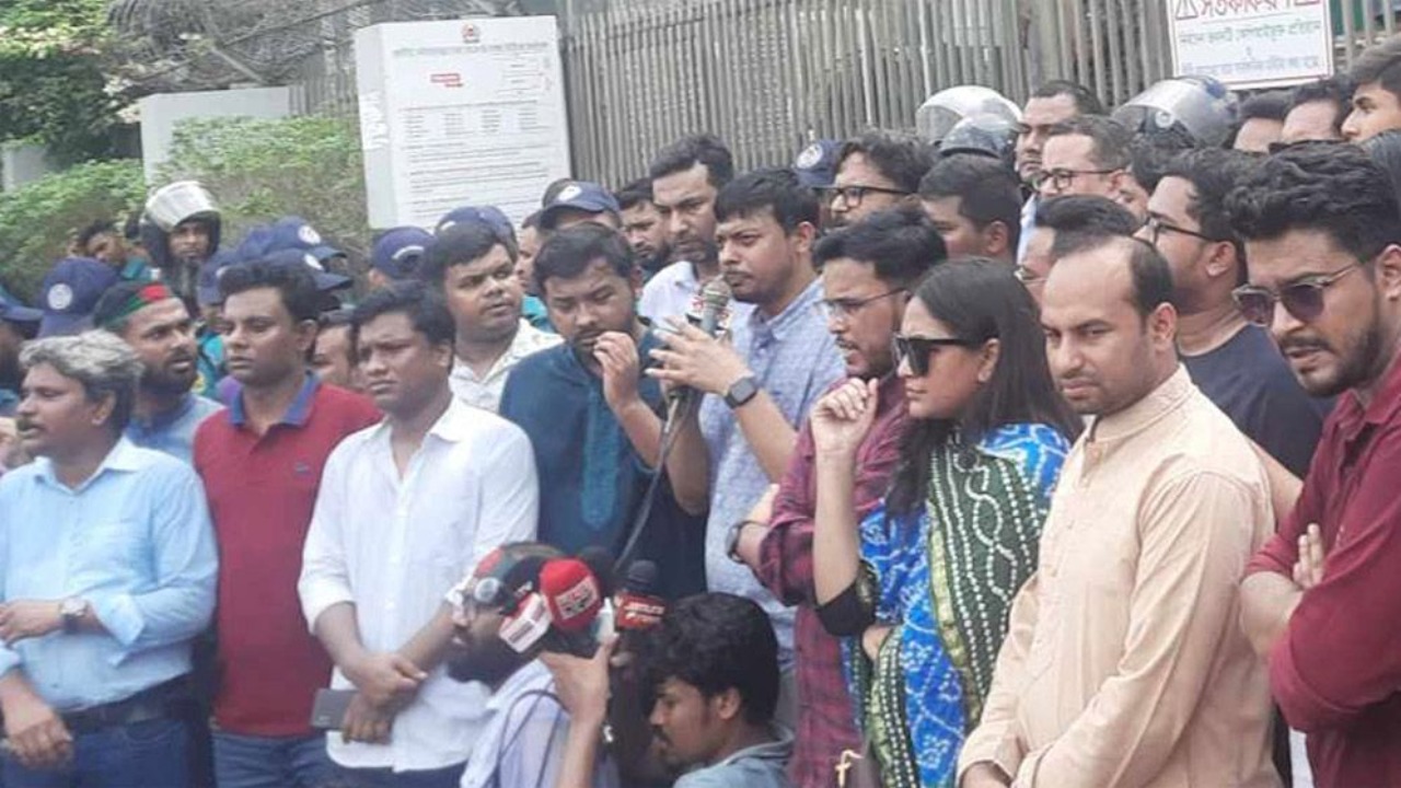 “তিন উপদেষ্টাকে পদত্যাগে বাধ্য করবো”: হুঁশিয়ারি এনসিপি নেতা নাসিরুদ্দীন পাটোয়ারীর