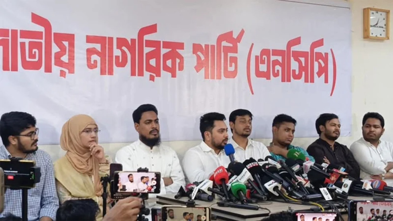 উপদেষ্টা আসিফ ও মাহফুজের সঙ্গে এনসিপির কোনো সম্পর্ক নেই: নাহিদ