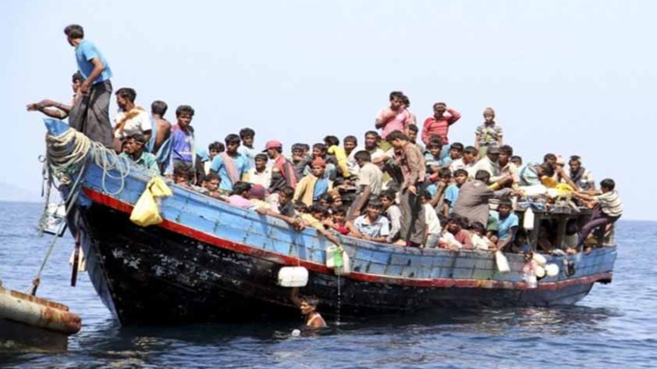 মিয়ানমারে নৌকাডুবিতে নিখোঁজ ৪২৭ রোহিঙ্গা