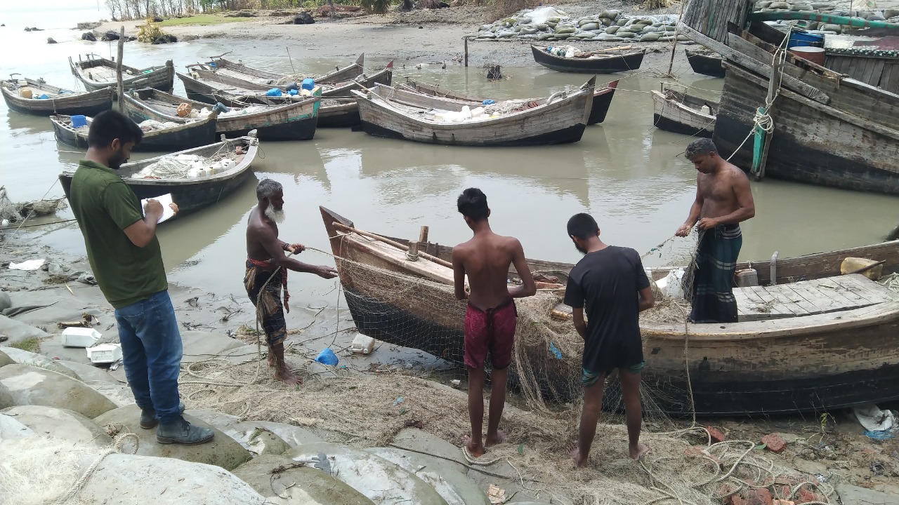 বরগুনায় জেলেদের খাদ্যসংকট: সহায়তার চাল এখনো মেলেনি