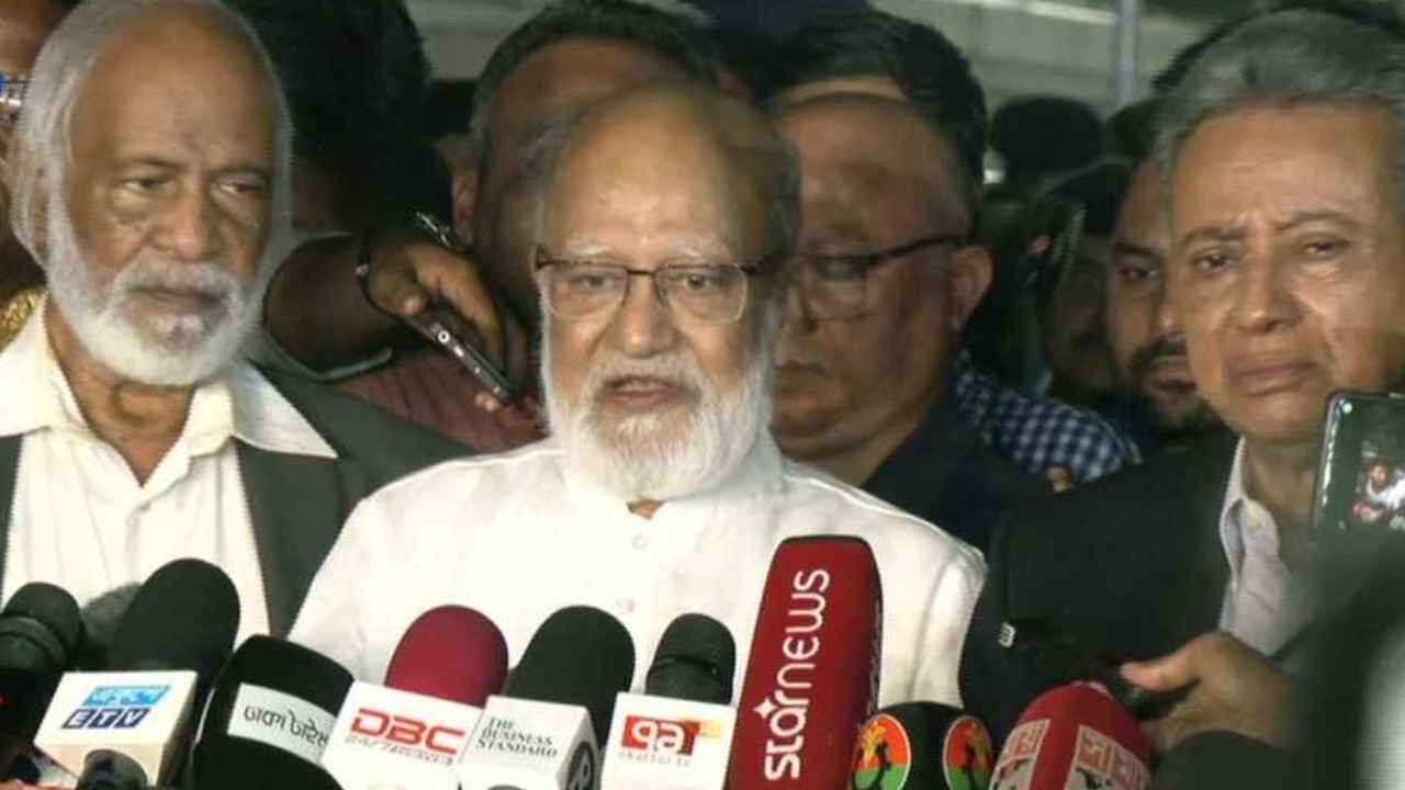 বিতর্কিত উপদেষ্টাদের বাদ দিয়ে উপদেষ্টা পরিষদ পুনর্গঠনের দাবি বিএনপির