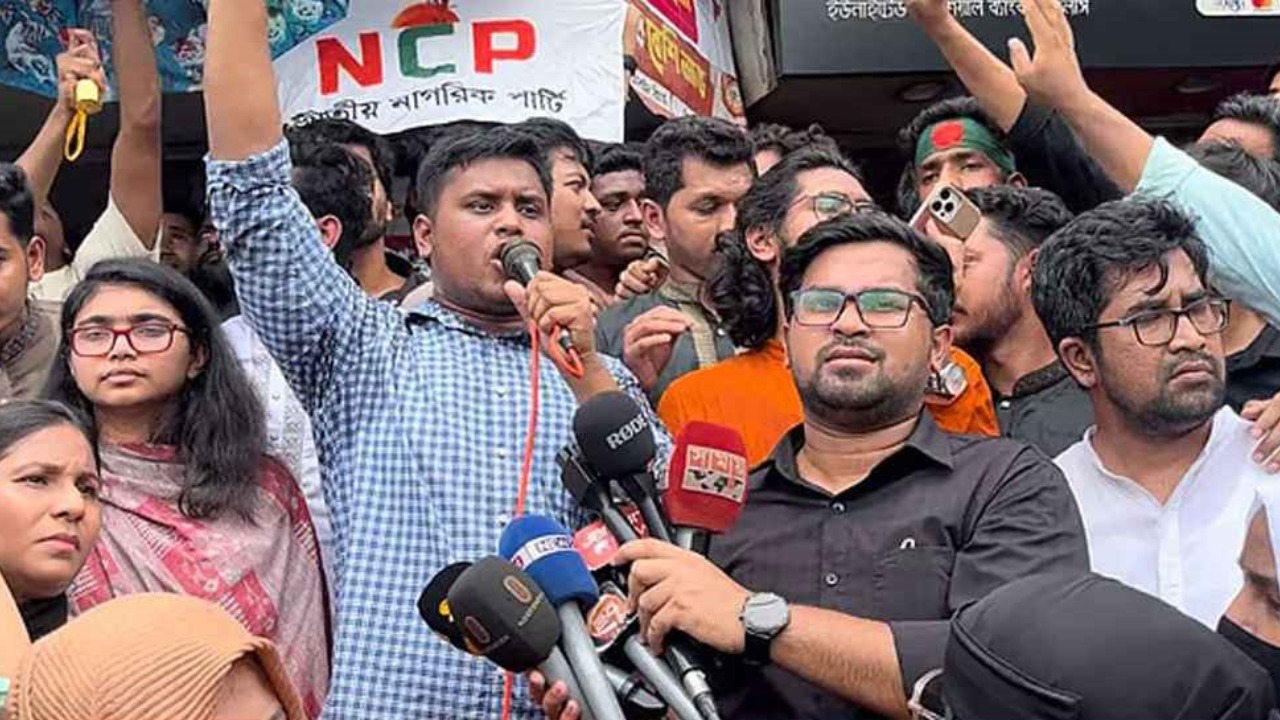 চট্টগ্রামের পথসভায় এনসিপি নেতার হুঁশিয়ারি: ‘৫ আগস্ট শেষ নয়, সংগ্রাম এখনো চলছে’