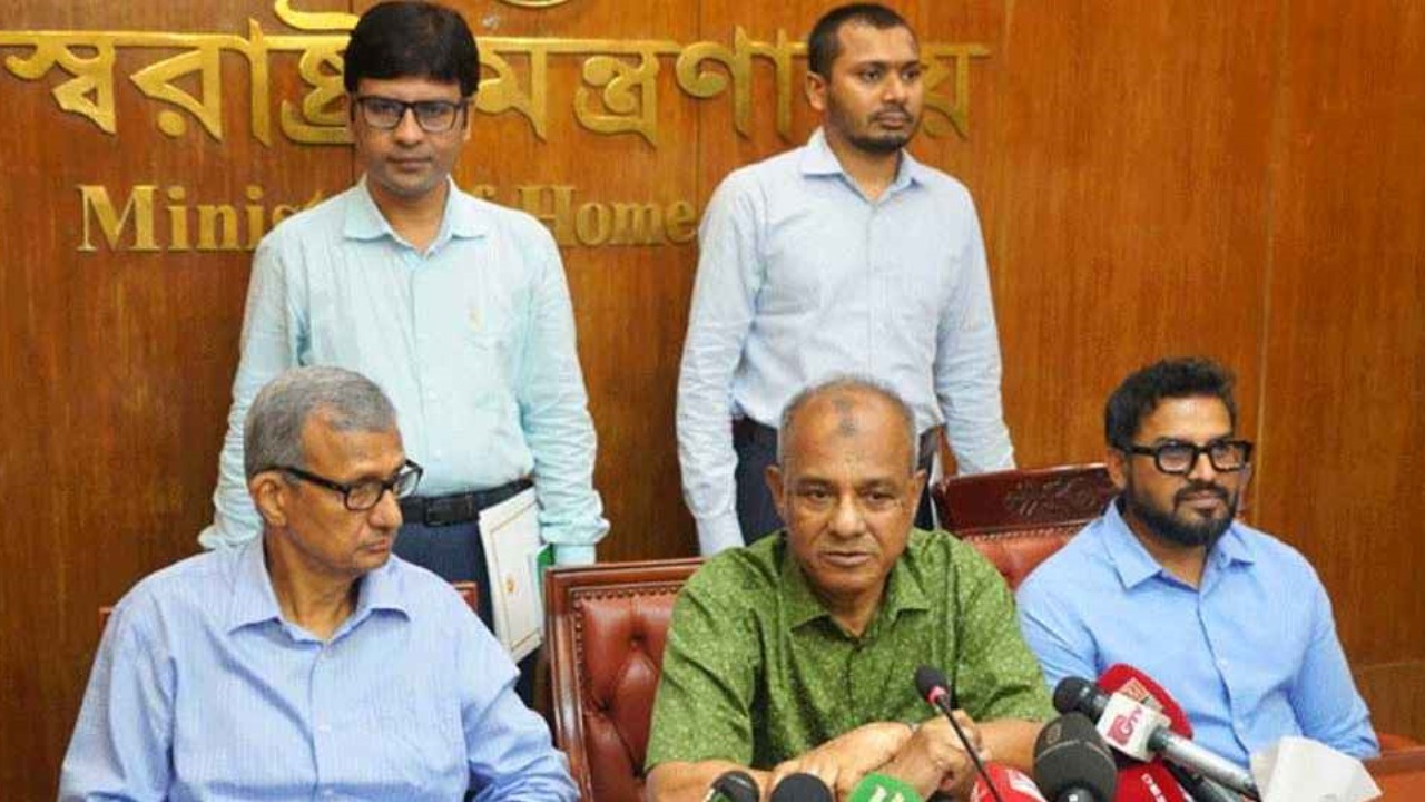 কোরবানির বর্জ্য ১২ ঘণ্টার মধ্যে অপসারণ হবে: স্বরাষ্ট্র উপদেষ্টা