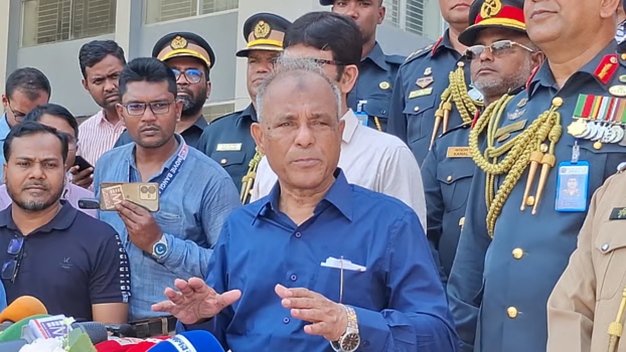 সীমান্তে পুশ ইন বাড়ছে, ভারতকে প্রপার চ্যানেলে পাঠানোর তাগিদ: স্বরাষ্ট্র উপদেষ্টা