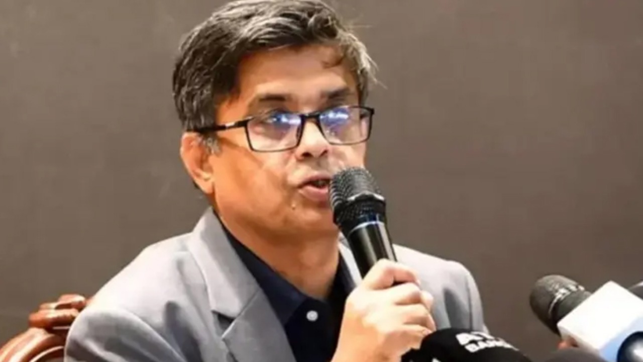 প্রজাতন্ত্রের কর্মীরা দেশের নিয়ম মেনে চলতে বাধ্য: প্রেস সচিব শফিকুল আলম