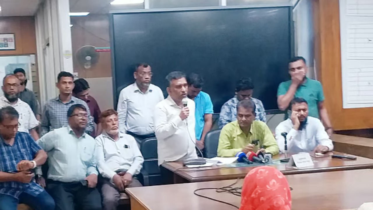 সরকারি চাকরি সংশোধনী বাতিলের দাবিতে সচিবালয়ে কর্মবিরতি, নতুন কর্মসূচি ঘোষণা