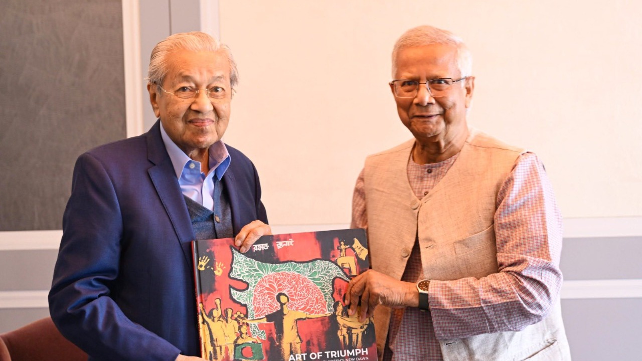 মাহাথির মোহাম্মদের শততম জন্মদিনের অগ্রিম শুভেচ্ছা জানালেন ড. ইউনূস