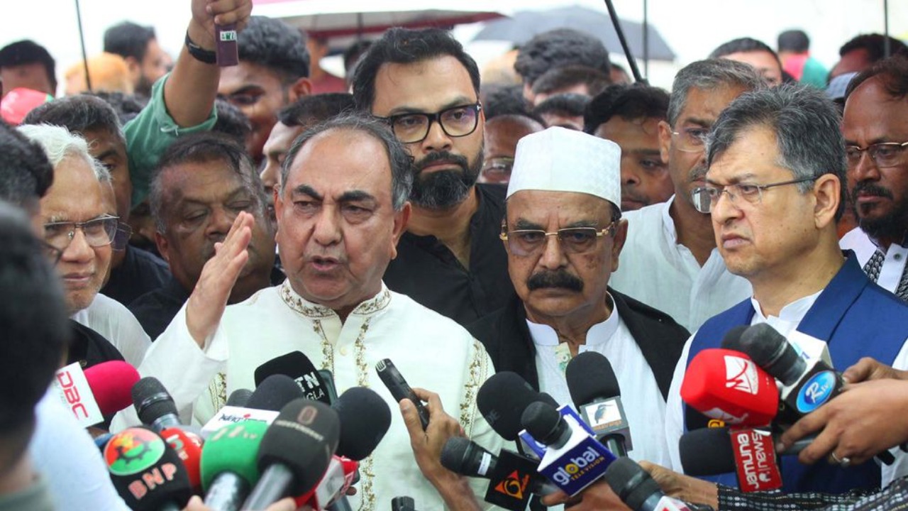‘ডিসেম্বরে না হলে এ দেশে আর নির্বাচন হবে না’: মির্জা আব্বাস