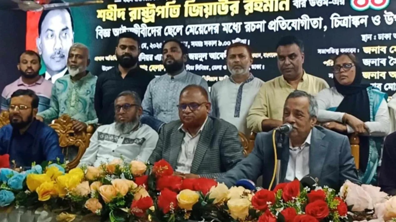 ডিসেম্বরে নির্বাচন দিয়ে সম্মানের সঙ্গে সরে দাঁড়ান: সরকারের প্রতি আহ্বান জয়নুল আবেদীনের