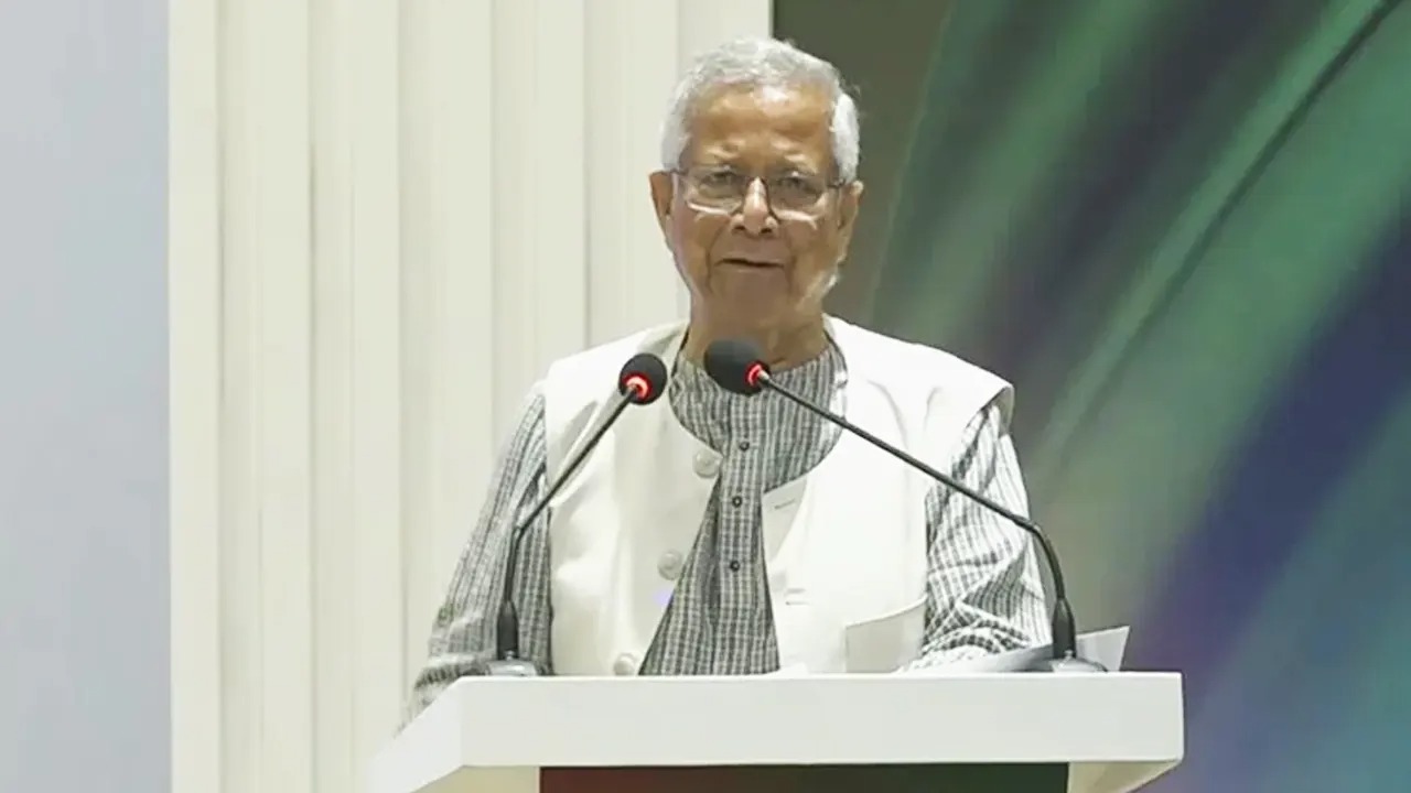 বাংলাদেশকে ‘ম্যানুফ্যাকচারিং হাব’ বানানোর আহ্বান প্রধান উপদেষ্টা ড. ইউনূসের