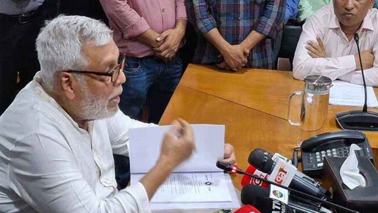 সচিবালয় কর্মচারীদের সঙ্গে উপদেষ্টা ফাওজুল কবিরের বৈঠক, ‘চাকরি অধ্যাদেশ’ নিয়ে আশ্বাস