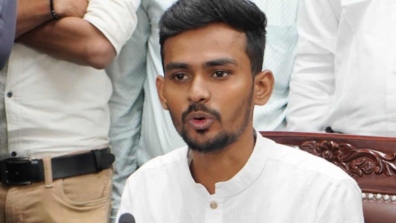 গুজবের নেপথ্যে ১২০০ বস্তা চালের খবর: উপদেষ্টা আসিফ মাহমুদ সজীবের স্পষ্ট বক্তব্য