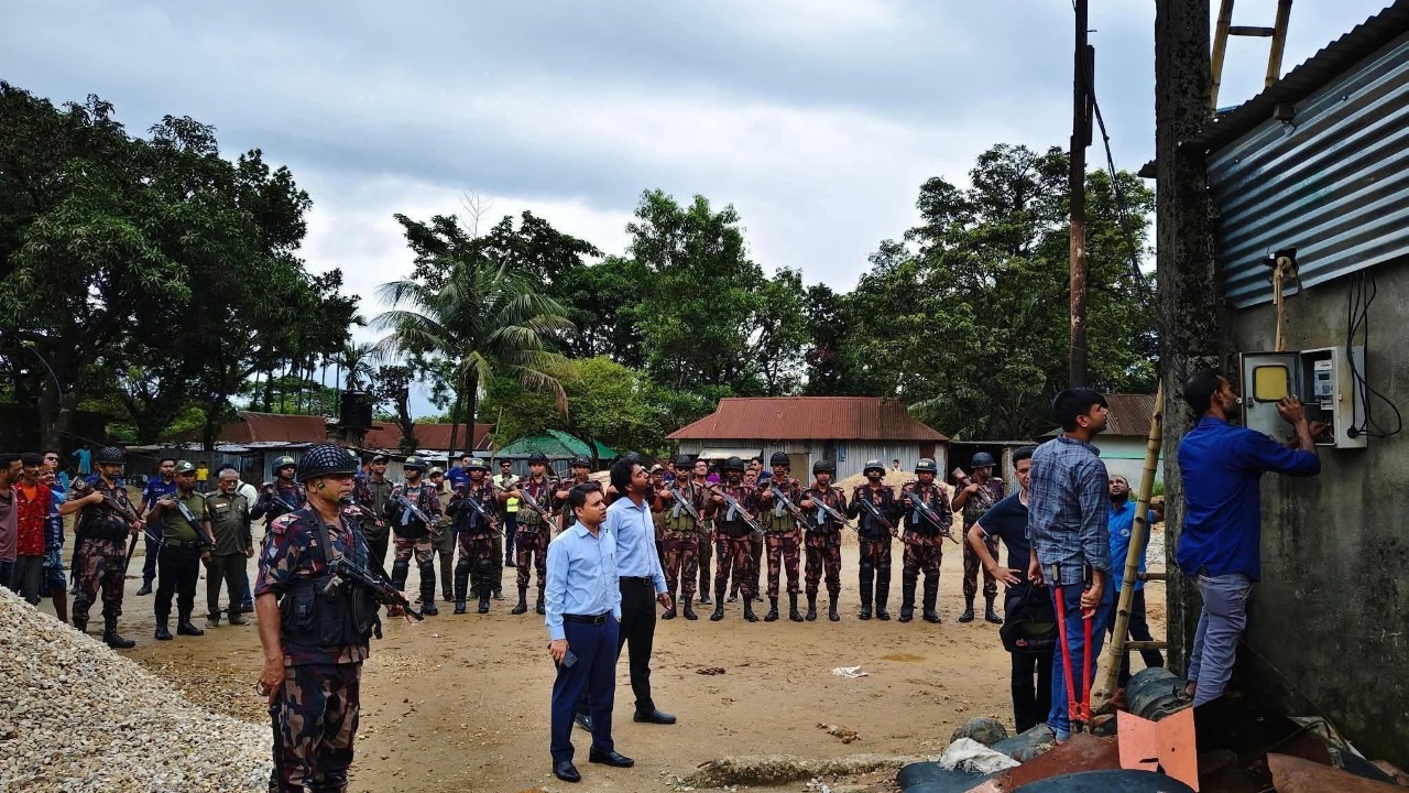 জাফলংয়ে ৬৭টি অবৈধ পাথর ক্রাশার মিলের বিদ্যুৎ সংযোগ বিচ্ছিন্ন: পরিবেশ রক্ষায় টাস্কফোর্সের অভিযান