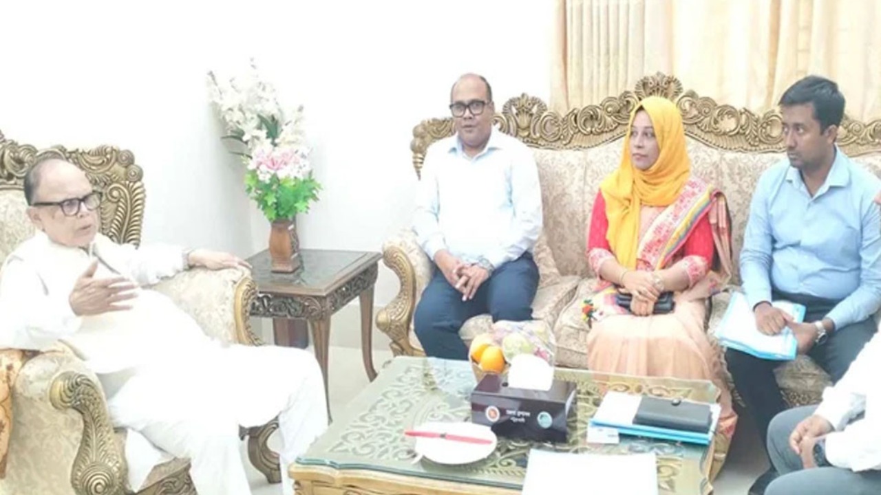 খাসজমি উদ্ধারে কঠোর নির্দেশ ভূমি উপদেষ্টার, ‘মুখের দিকে তাকাবেন না’