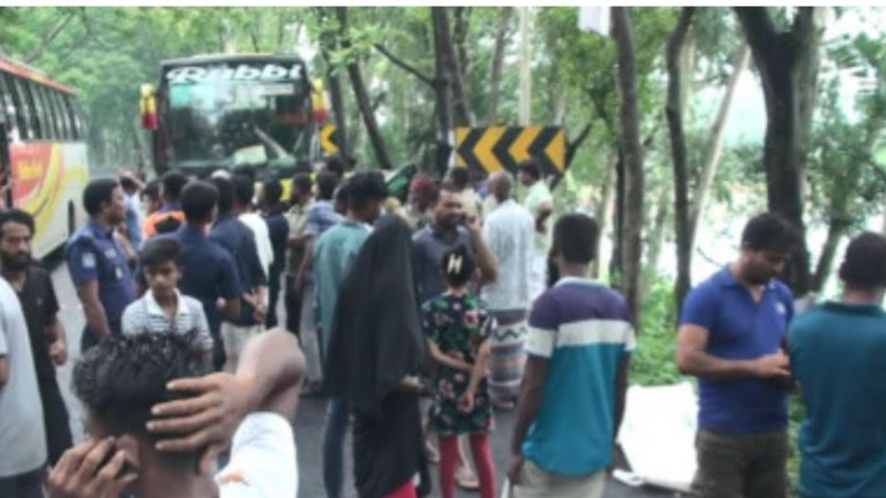 নাটোরে বাস-অটোরিকশা সংঘর্ষে জাবি শিক্ষার্থীসহ নিহত ৪