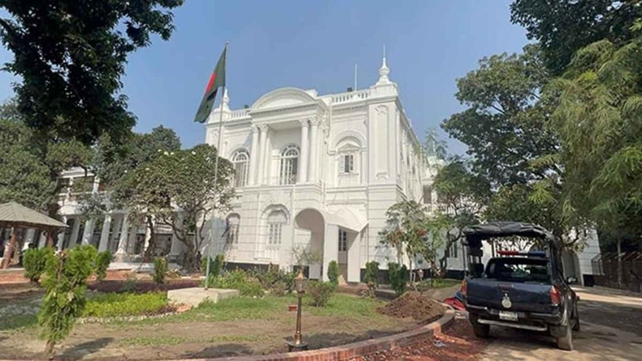 আশুলিয়ায় ৬ আন্দোলনকারীকে পুড়িয়ে হত্যার ঘটনায় ১৬ জনের বিরুদ্ধে অভিযোগ: তদন্ত প্রতিবেদন ট্রাইব্যুনালে