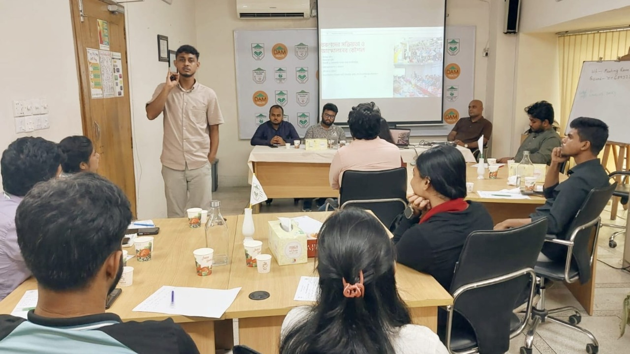 সড়ক দুর্ঘটনায় প্রতি লাখে নিহত প্রায় ১৯ জন: নিরাপদ সড়ক আইনের দাবি তরুণদের