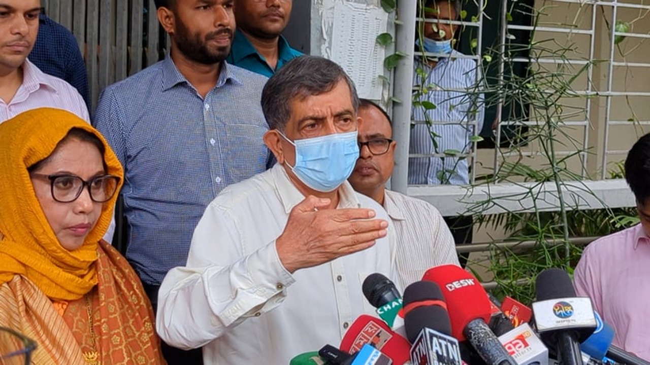 সুষ্ঠু ও শান্তিপূর্ণ পরিবেশে শুরু হলো ২০২৫ সালের এইচএসসি পরীক্ষা
