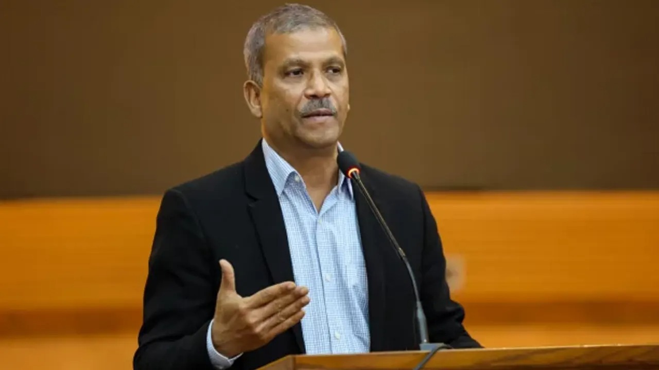 "অন্যায় তদবিরে না বললেই আমি ভারতের দালাল": ড. আসিফ নজরুলের ক্ষোভ