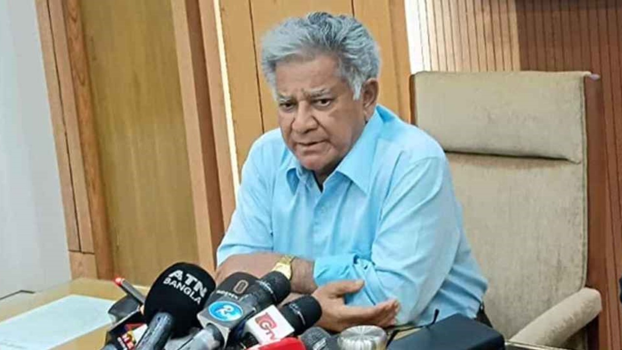 চট্টগ্রাম বন্দর পরিচালনায় বিদেশি অংশগ্রহণ: এখনও চলছে নেগোসিয়েশন, জানালেন নৌ উপদেষ্টা