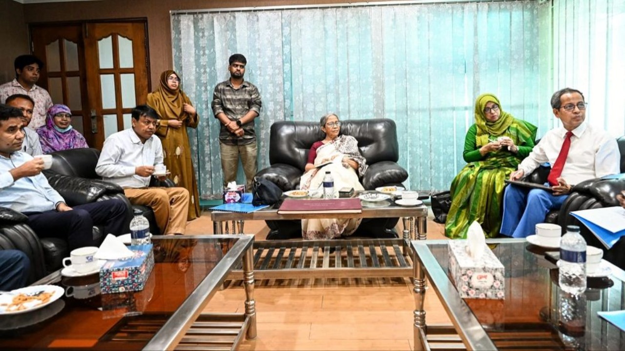 গবাদি পশুর রোগ নির্মূলে টিকাদান কার্যক্রম জোরদার করতে হবে: প্রাণিসম্পদ উপদেষ্টা ফরিদা আখতার