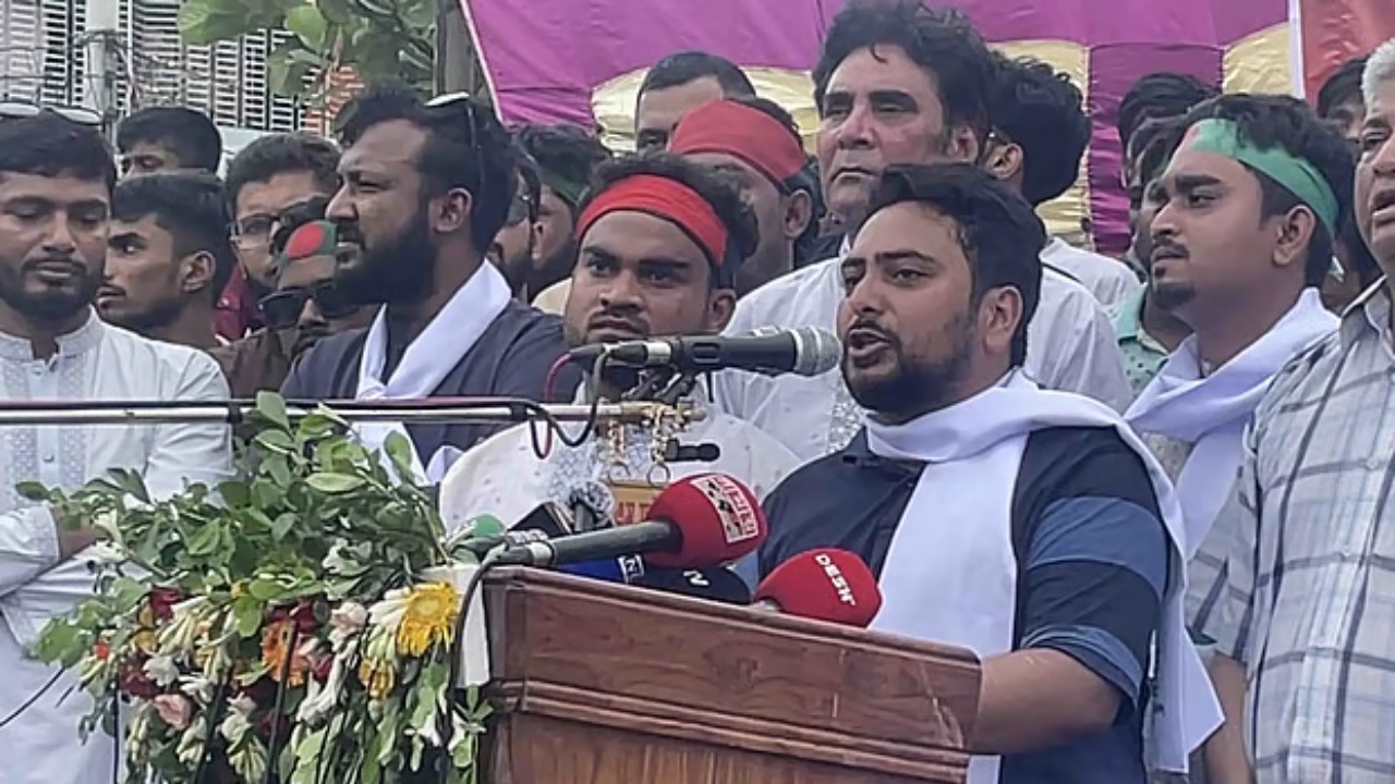 "চাপিয়ে দিয়ে নয়, জনতার আন্দোলনে সরকার যাবে" — নাটোরে এনসিপি আহ্বায়ক নাহিদ ইসলাম