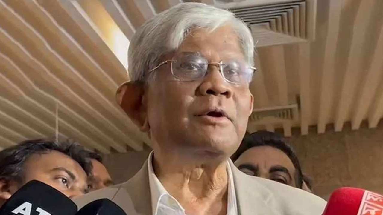 “মৌলিক সংস্কারেই গুরুত্ব, দীর্ঘমেয়াদি নয়” — অর্থ উপদেষ্টা ড. সালেহউদ্দিন আহমেদ