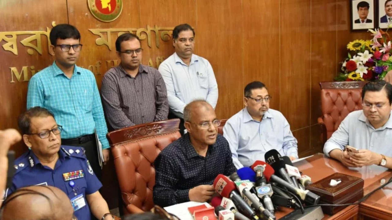 রাজধানীজুড়ে ‘চিরুনি অভিযান’: চিহ্নিত অপরাধী ধরতে কড়া অবস্থানে সরকার
