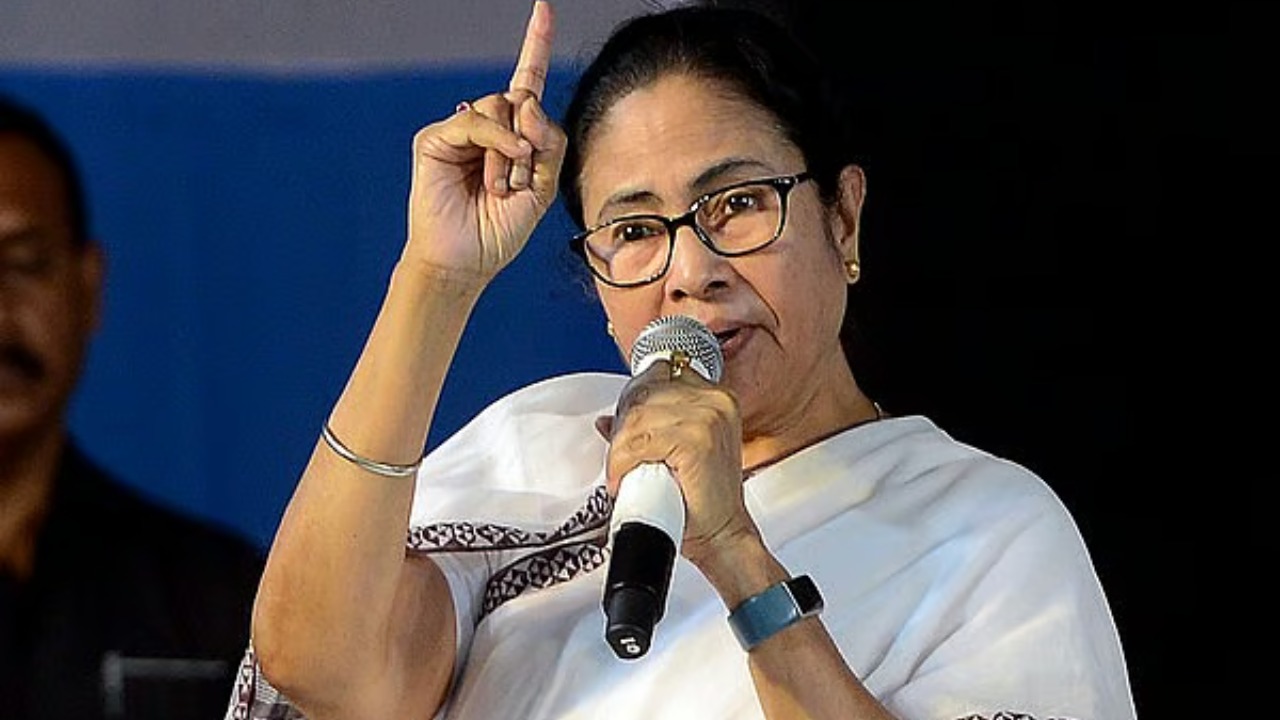 ‘বাংলাদেশি’ তকমায় বাঙালি হেনস্তা: প্রতিবাদে তৃণমূল, বিজেপির পাল্টা কটাক্ষ