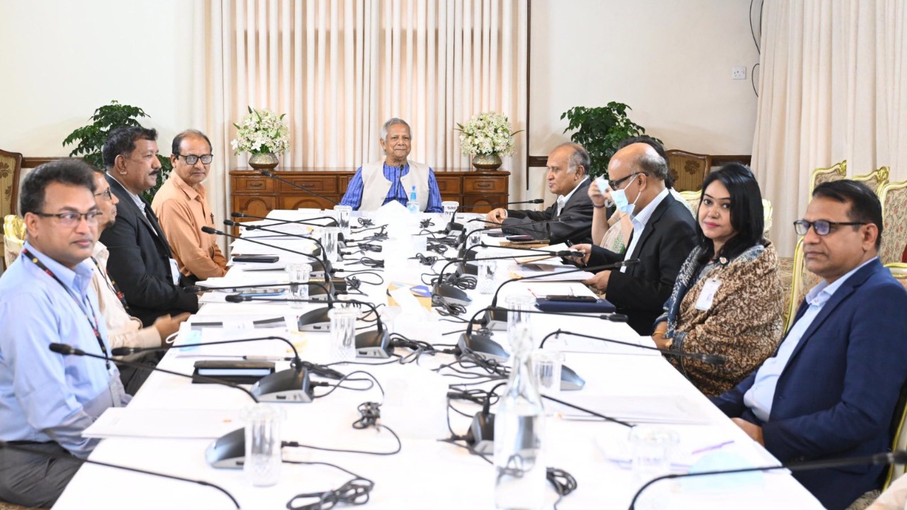 প্রাথমিকে প্রধান শিক্ষকের ৩২ হাজার শূন্য পদে দ্রুত নিয়োগের নির্দেশ প্রধান উপদেষ্টার