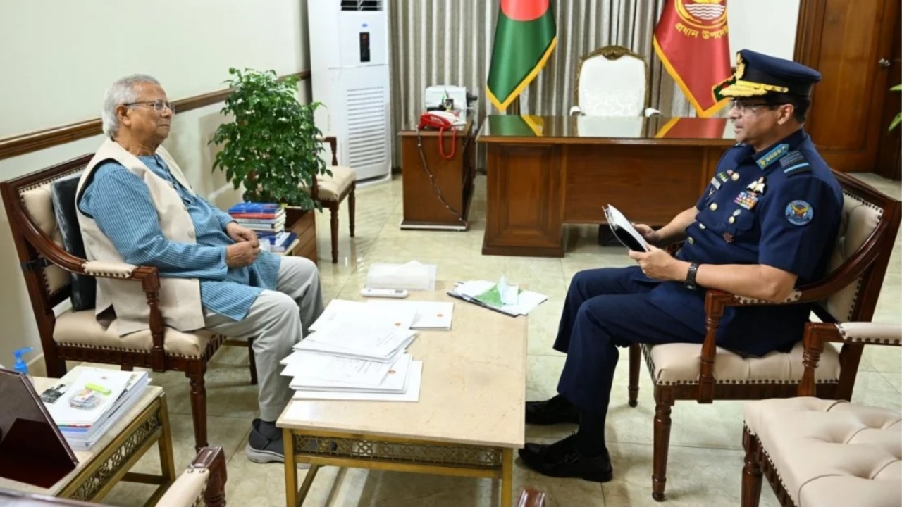 প্রধান উপদেষ্টার সঙ্গে বিমান বাহিনী প্রধানের সৌজন্য সাক্ষাৎ