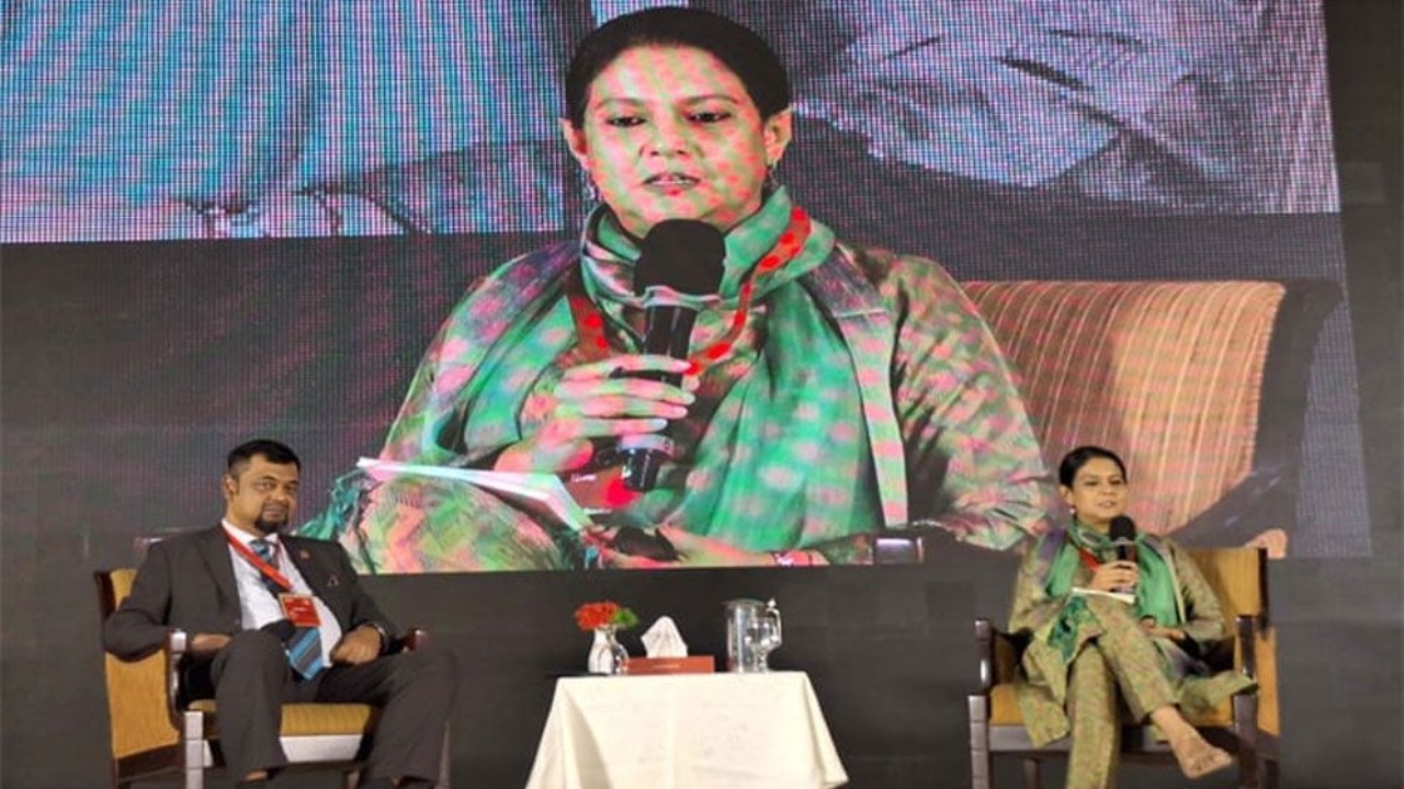 “জীবাশ্ম জ্বালানির ওপর নির্ভরতা কমানোর সময় এসেছে”: উপদেষ্টা রিজওয়ানা হাসান