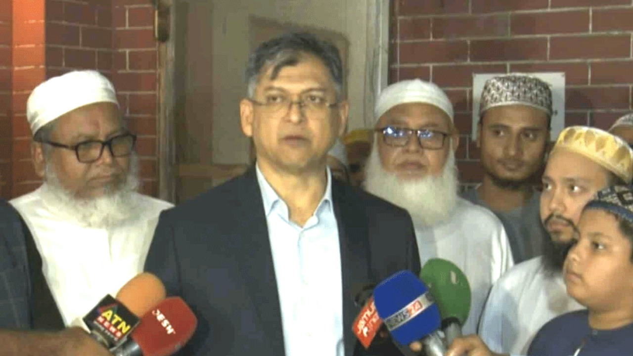 ছারছীনা দরবার শরীফের পীরের সঙ্গে সৌজন্য সাক্ষাৎ করলেন বিএনপি নেতা সালাহউদ্দিন আহমদ