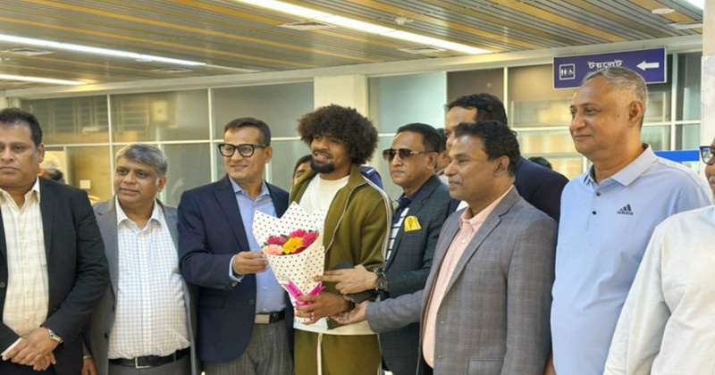 দেশে এসেছেন হামজা চৌধুরী