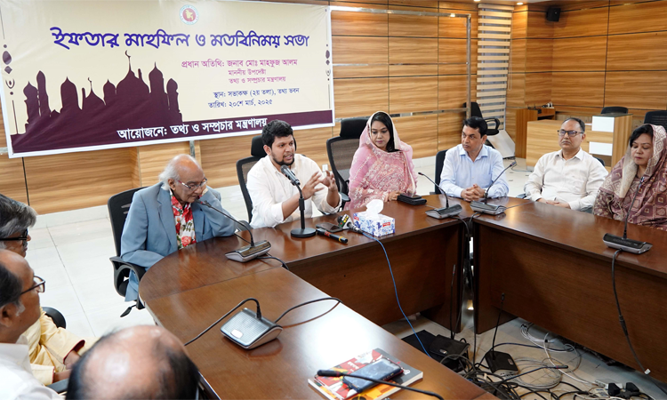 গণমাধ্যমের নিরপেক্ষ ও দায়িত্বশীল ভূমিকা প্রত্যাশা করে সরকার: তথ্য উপদেষ্টা